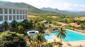 Outdoor pool, sun loungers