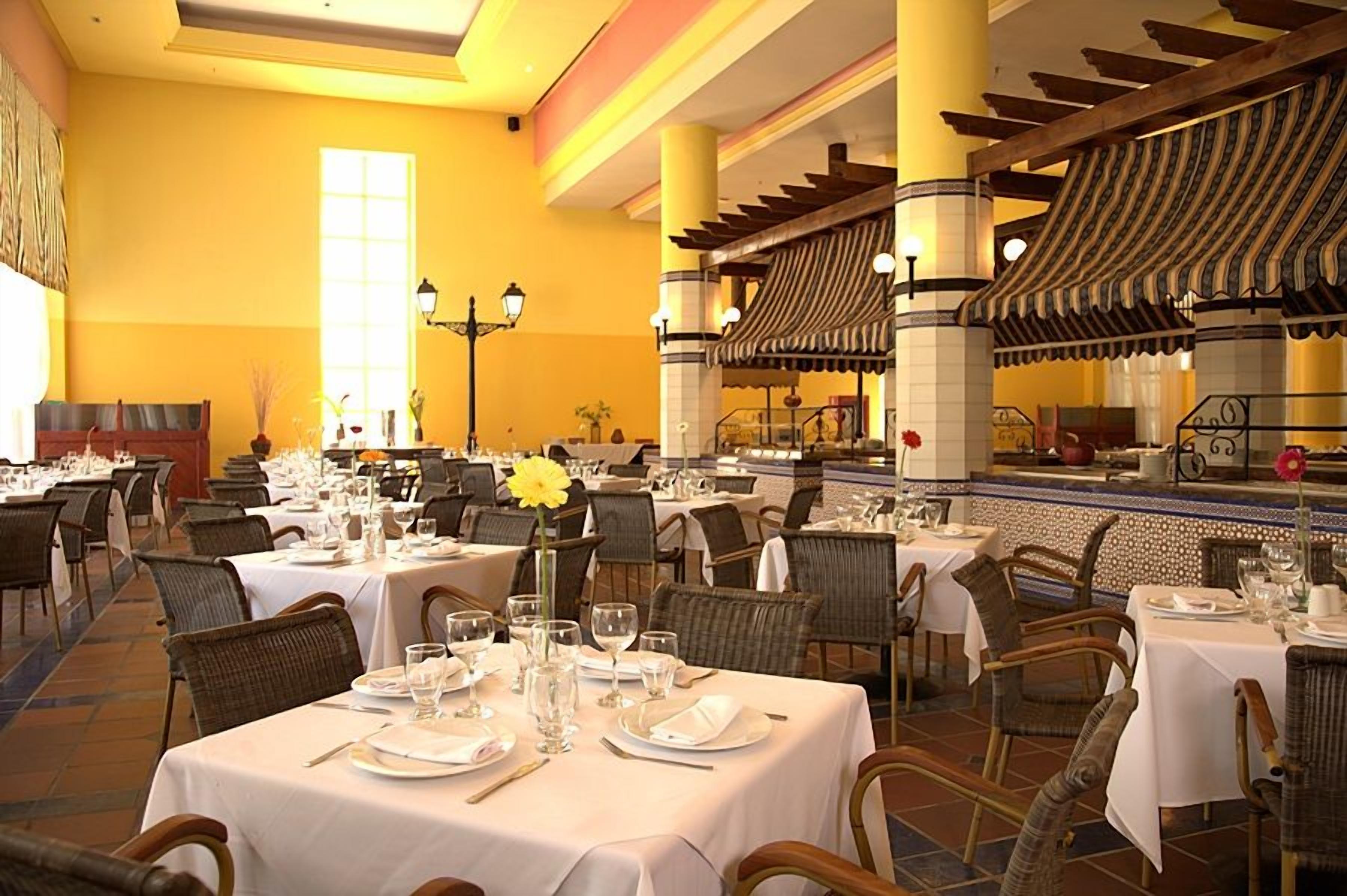 4 restaurants; breakfast, lunch, and dinner served