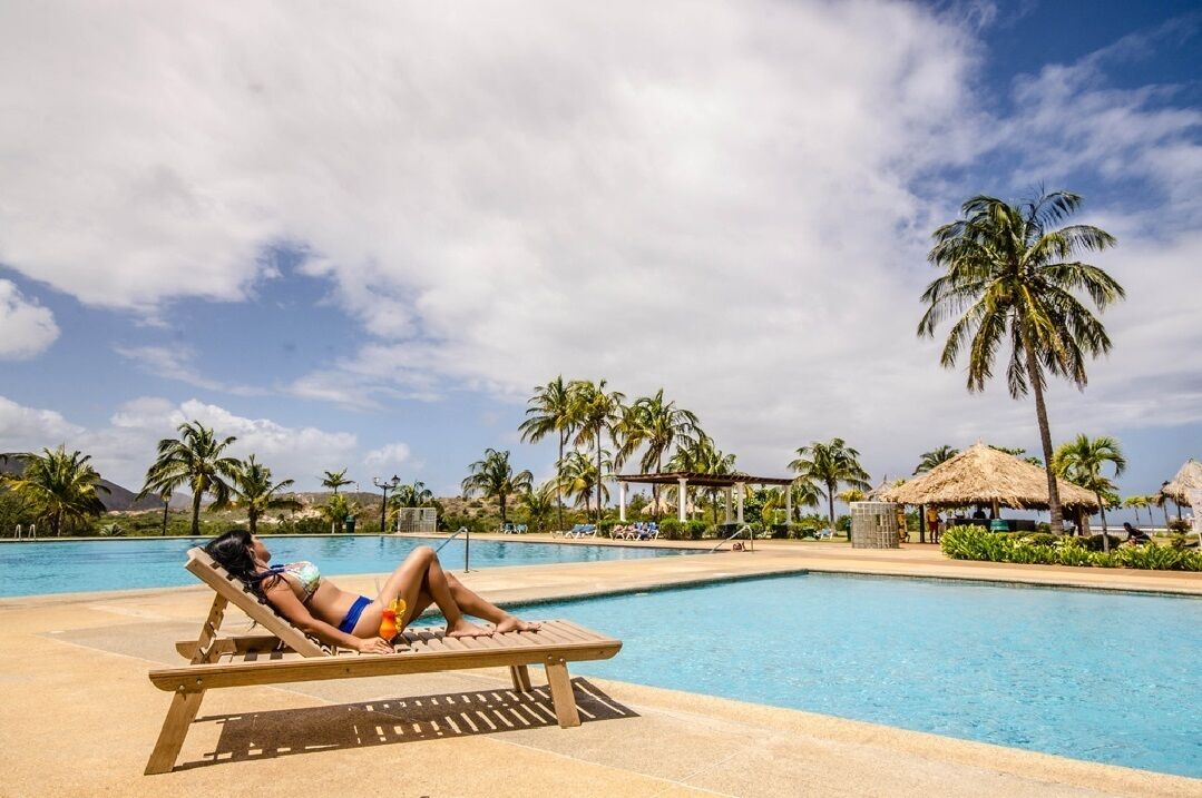 حمّام سباحة خارجي، مقاعد للتشمس