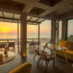 2 restaurants, breakfast, lunch, dinner served; international cuisine