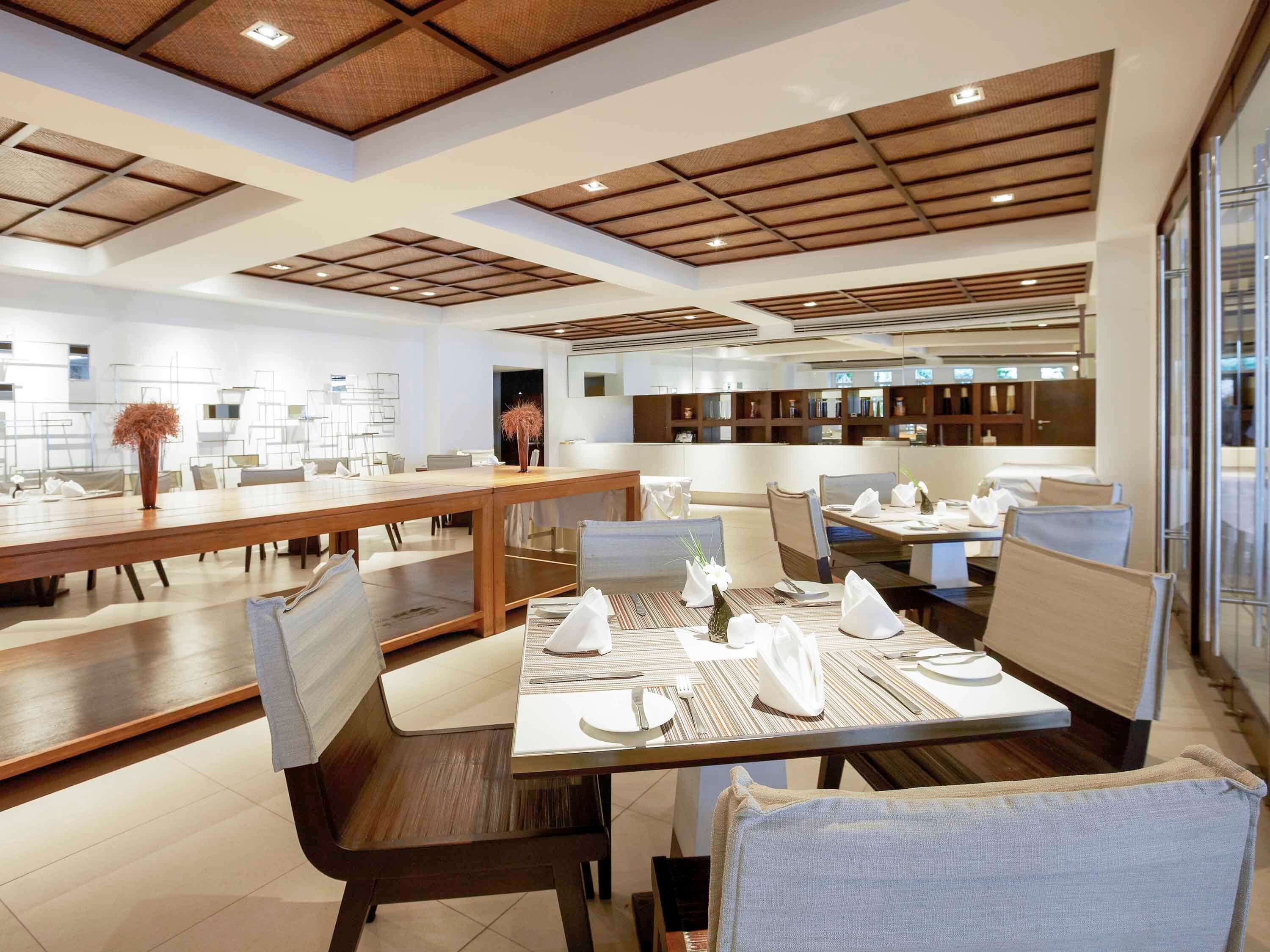 2 restaurants, breakfast, lunch, dinner served; international cuisine