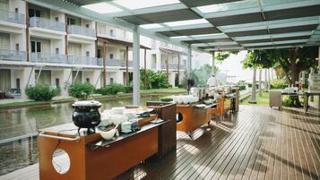 Desayuno buffet (THB 683 por persona)