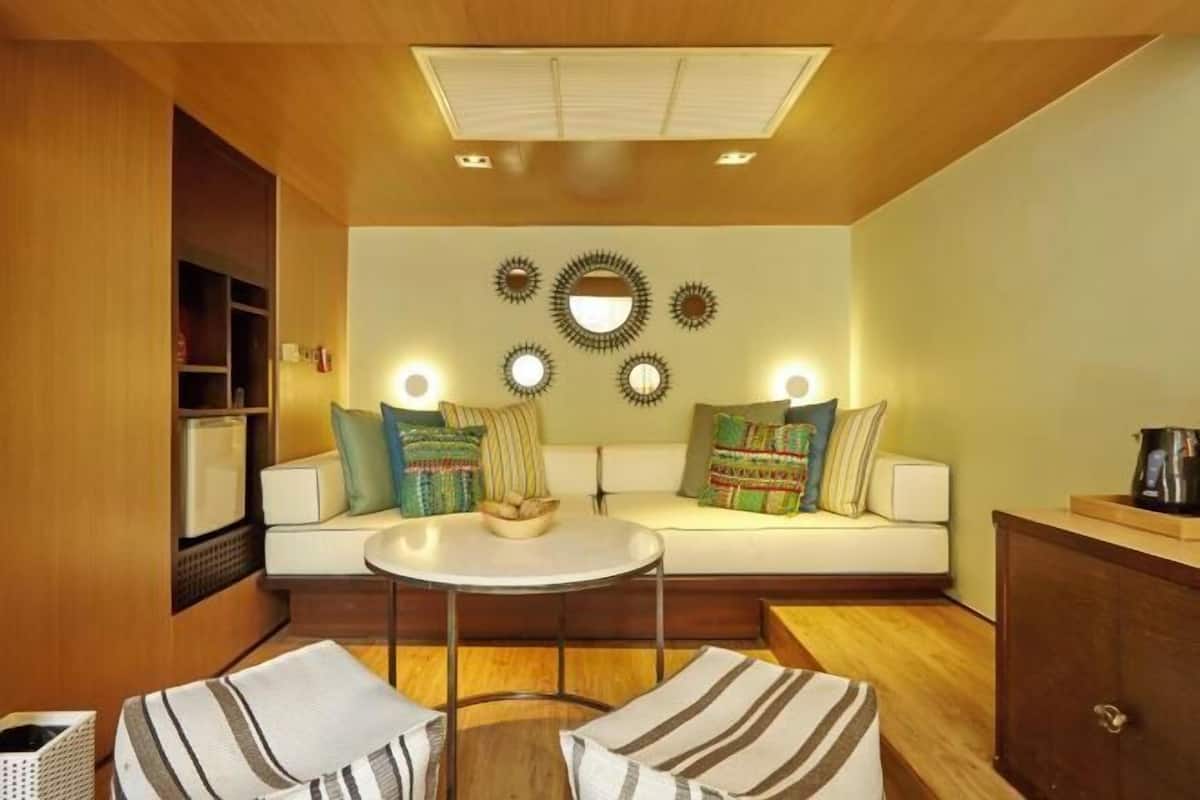 1 bedroom, in-room safe, individually decorated, individually furnished