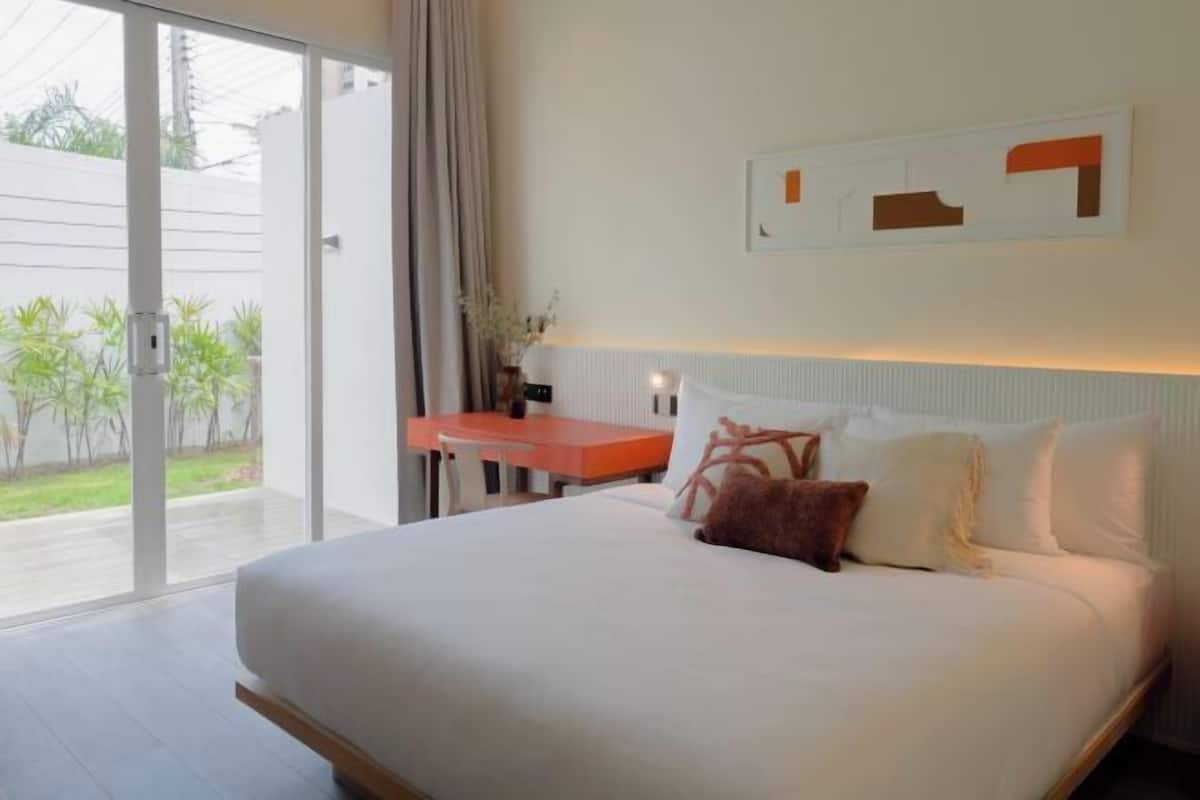1 bedroom, in-room safe, individually decorated, individually furnished