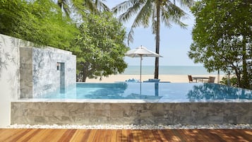 1-Bedroom Beachfront Pool Villa | Vista a la playa o el mar