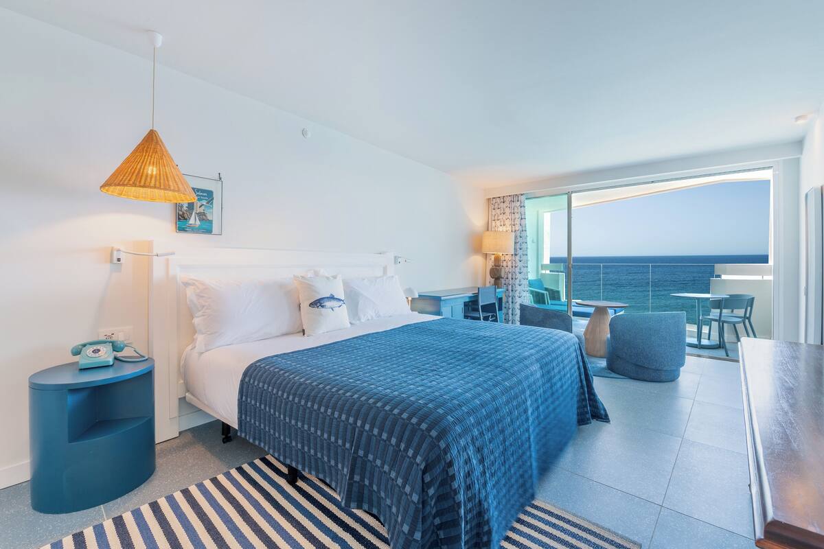Junior Suite | Premium bedding, down duvets, desk, blackout curtains