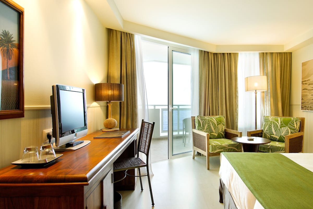 1 bedroom, premium bedding, down comforters, minibar