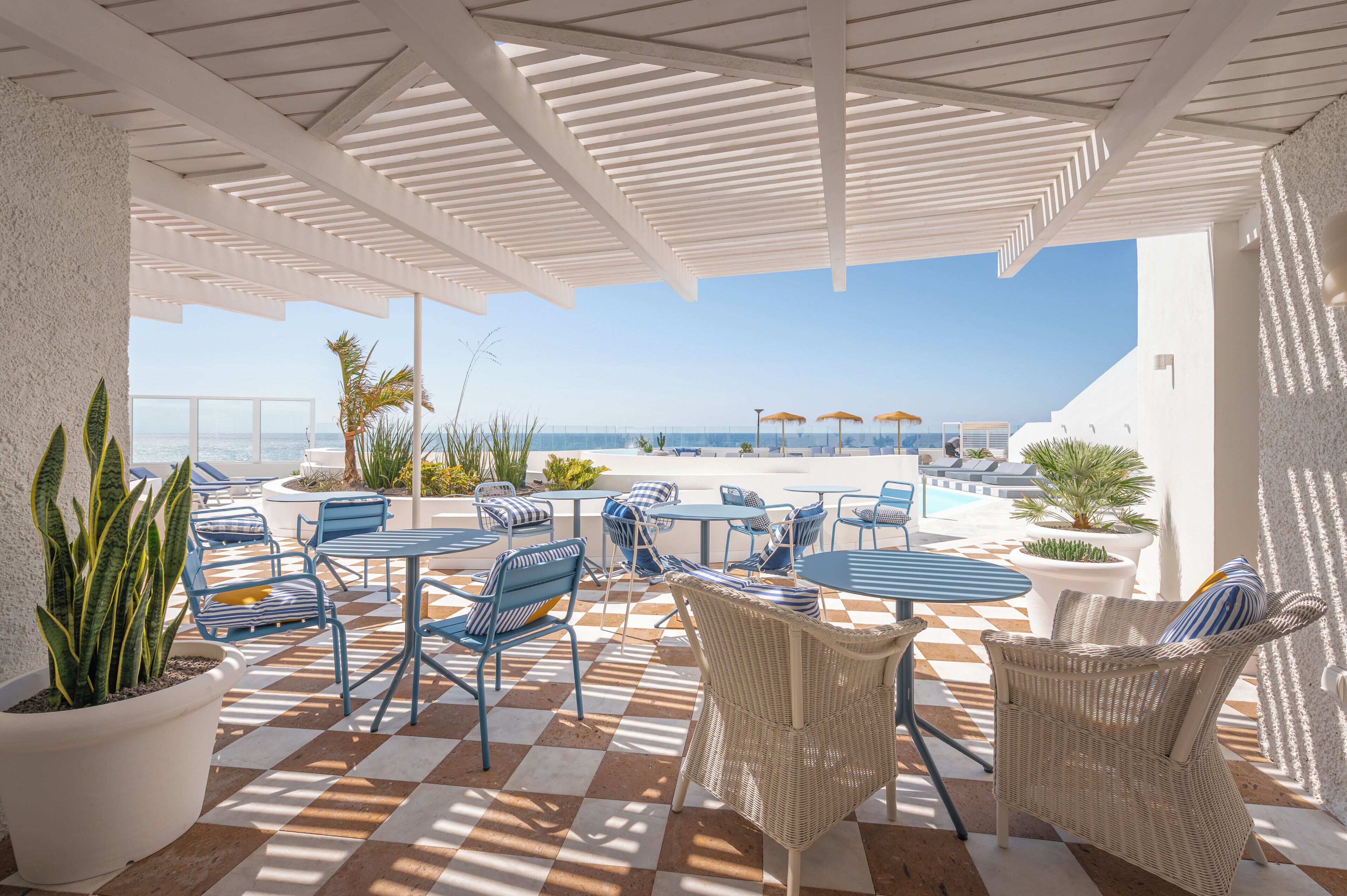 Poolside bar