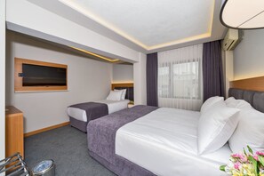 Triple Room | Premium bedding, minibar, in-room safe, desk - Bergama Hotel (Istanbul)