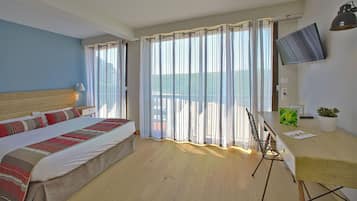 Double Room | Desk, free WiFi, bed sheets