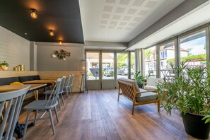 Bar lounge