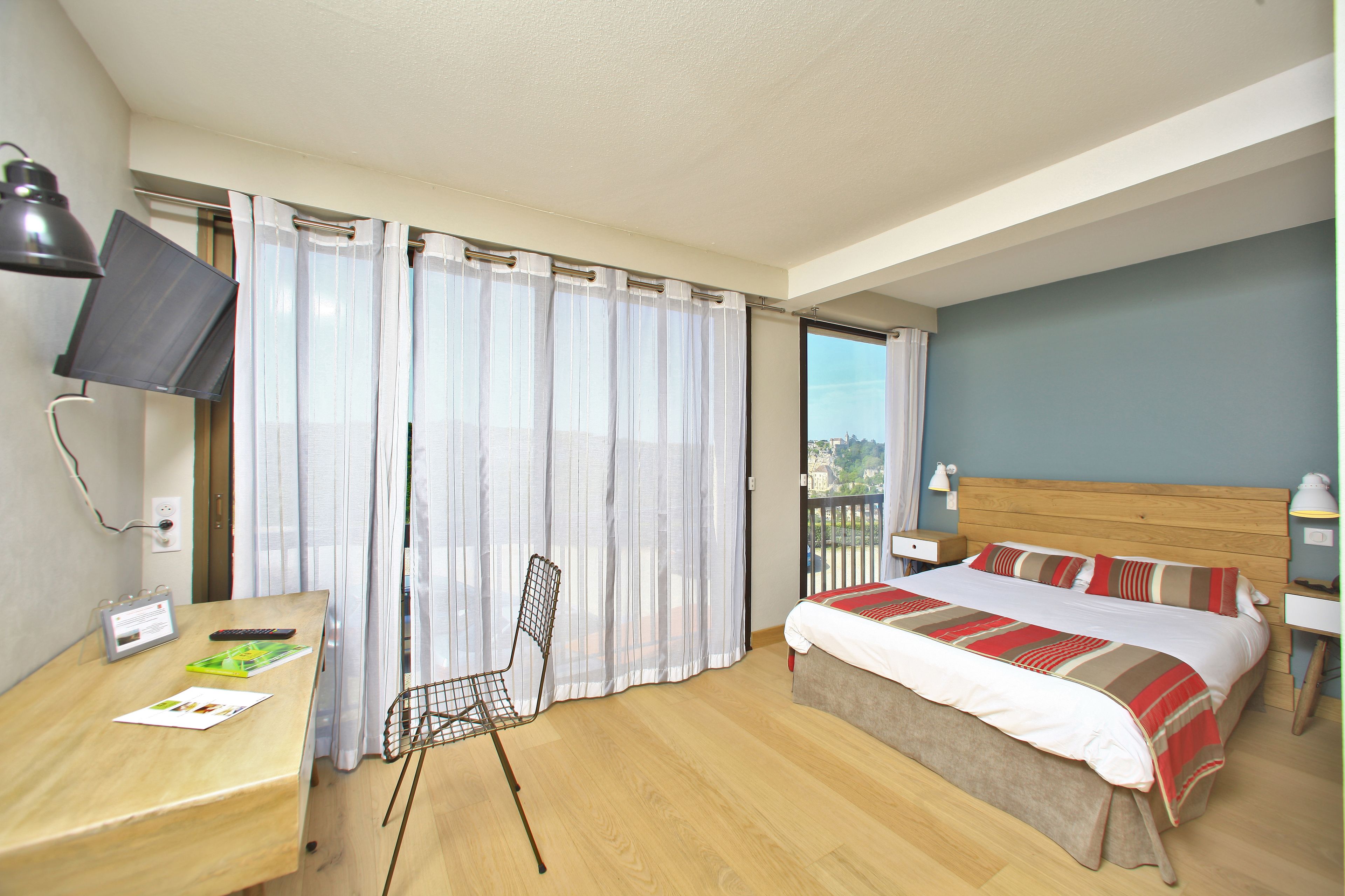 double room | 1 bedroom, desk, free wifi, bed sheets