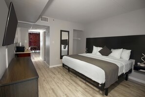 Suite, 1 kingsize bed met slaapbank, niet-roken, bubbelbad | 1 slaapkamer, gratis wifi, beddengoed, rolstoeltoegang
