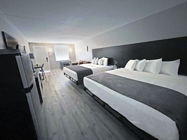 Habitación, 1 habitación, para no fumadores, refrigerador y microondas | 1 habitación, wifi gratis, ropa de cama y acceso para silla de ruedas