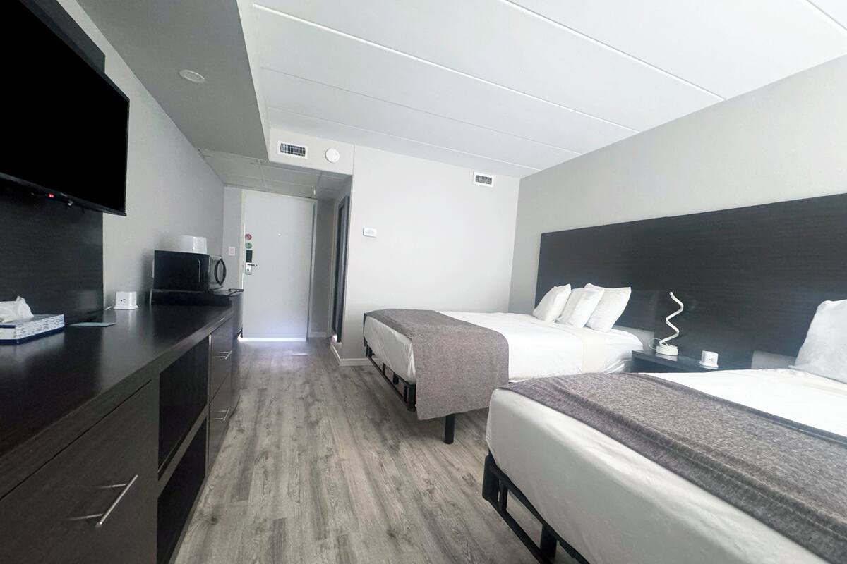 Breezeway | 1 室のベッドルーム、WiFi (無料)、ベッドシーツ