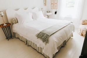 Room, 1 Queen Bed, Shared Bathroom, Garden View | Frette Italian sheets, premium bedding, down comforters - Chebeague Island Inn (Chebeague Island)