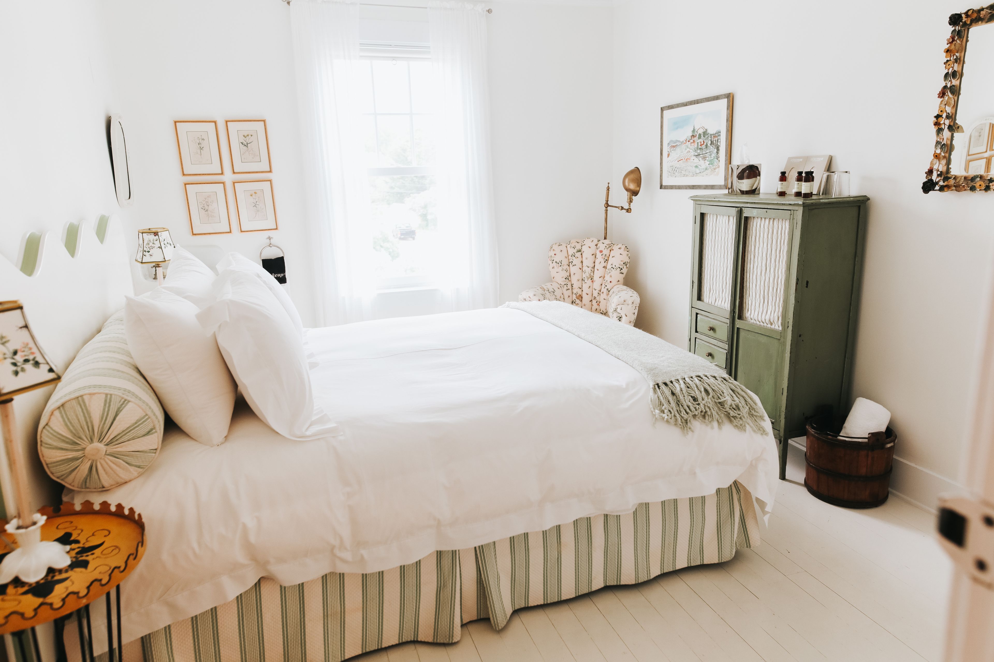 Habitación, 1 cama Queen size, baño compartido, vista al jardín | Sábanas italianas Frette, ropa de cama de alta calidad y edredón 