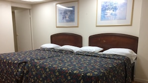 Economy Double Room, 2 Double Beds | WiFi (free), bed sheets - Niagara Falls Motel (Niagara Falls)