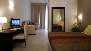 Chambre Triple Deluxe | Literie de qualité supérieure, minibar, coffres-forts dans les chambres