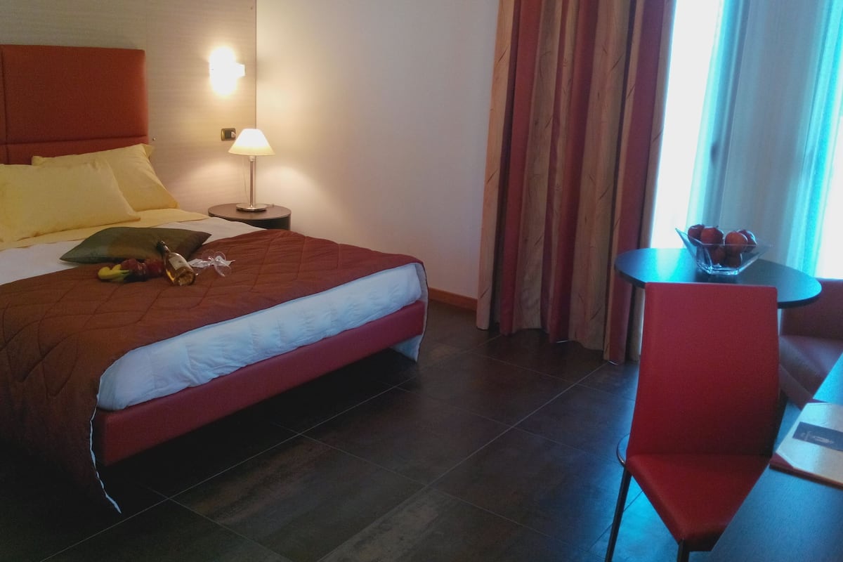 Deluxe Double Room, 1 Double Bed | Premium bedding, minibar, in-room safe, desk