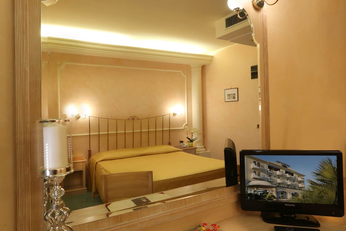 Superior Double Room | Premium bedding, minibar, in-room safe, desk