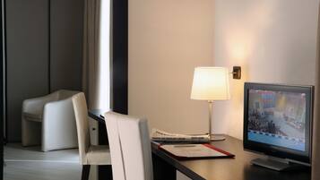 Deluxe Double Room, 1 Double Bed | Room amenity