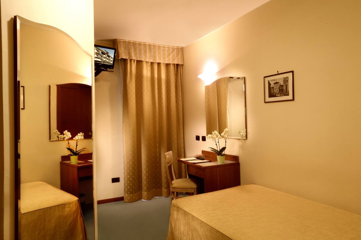 Classic Single Room | Premium bedding, minibar, in-room safe, desk