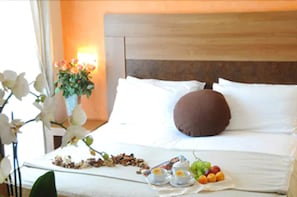 Minibar, in-room safe, desk, blackout drapes - Hotel I Due Cigni (Montepulciano)