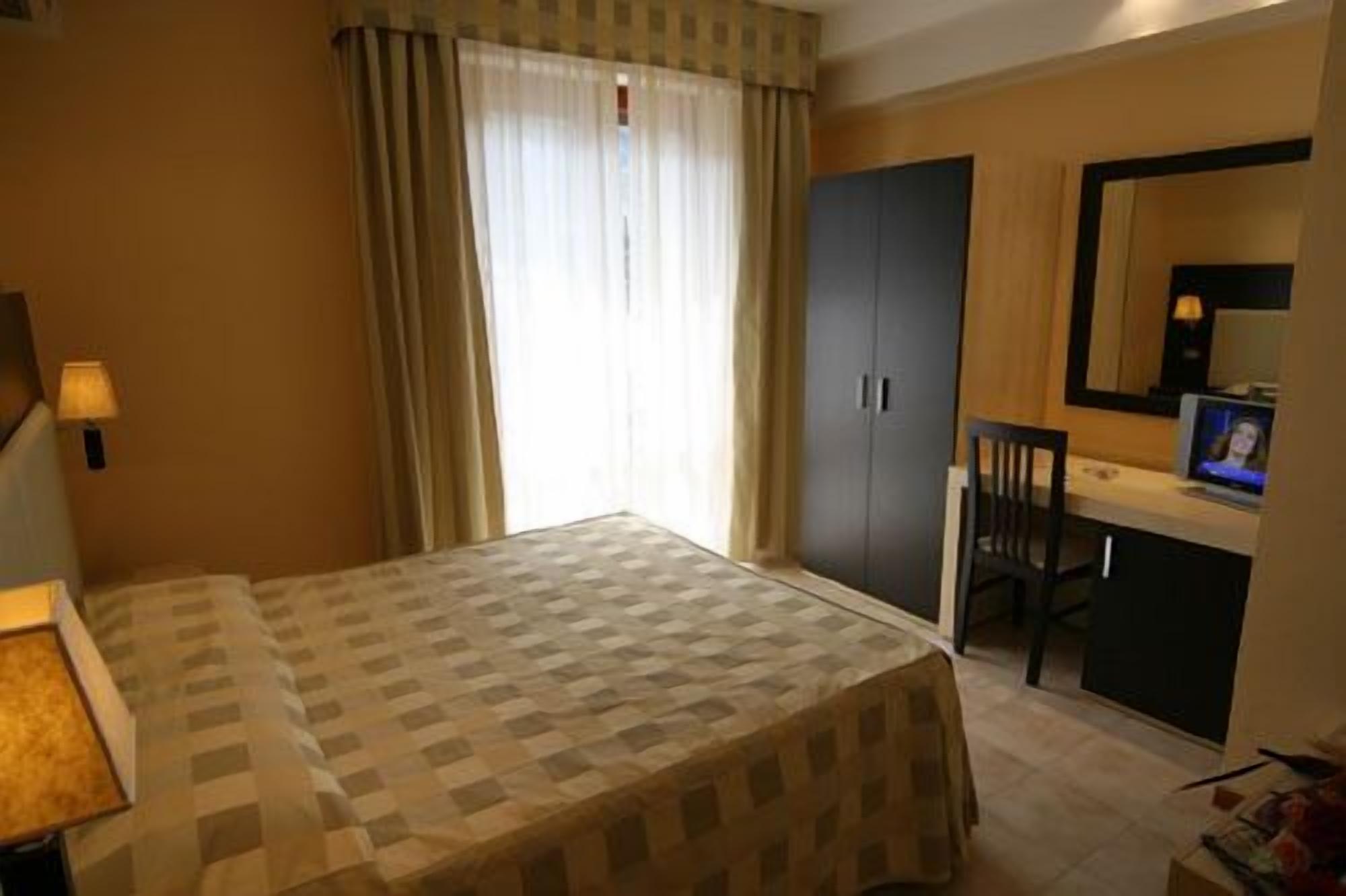 superior double room | minibar, in-room safe, desk, blackout curtains