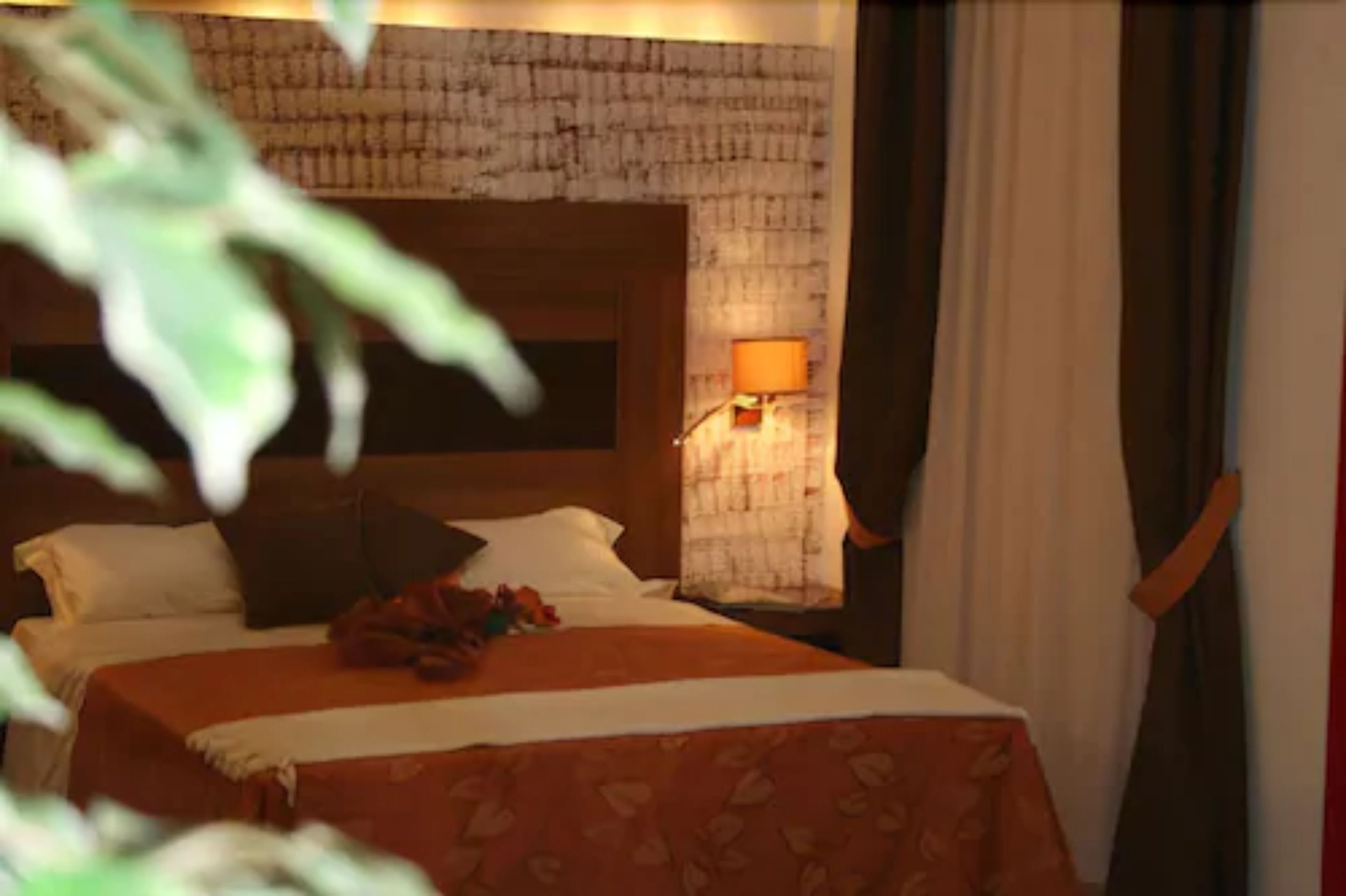 standard double room | minibar, in-room safe, desk, blackout curtains