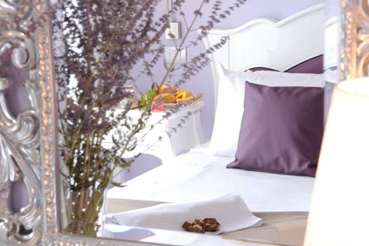 Standard Single Room | Minibar, in-room safe, desk, blackout drapes