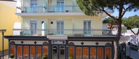 Fachada de la propiedad