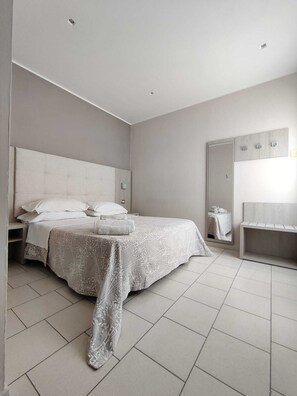 Doppelzimmer | Zimmersafe, Schreibtisch, schallisolierte Zimmer, kostenloses WLAN