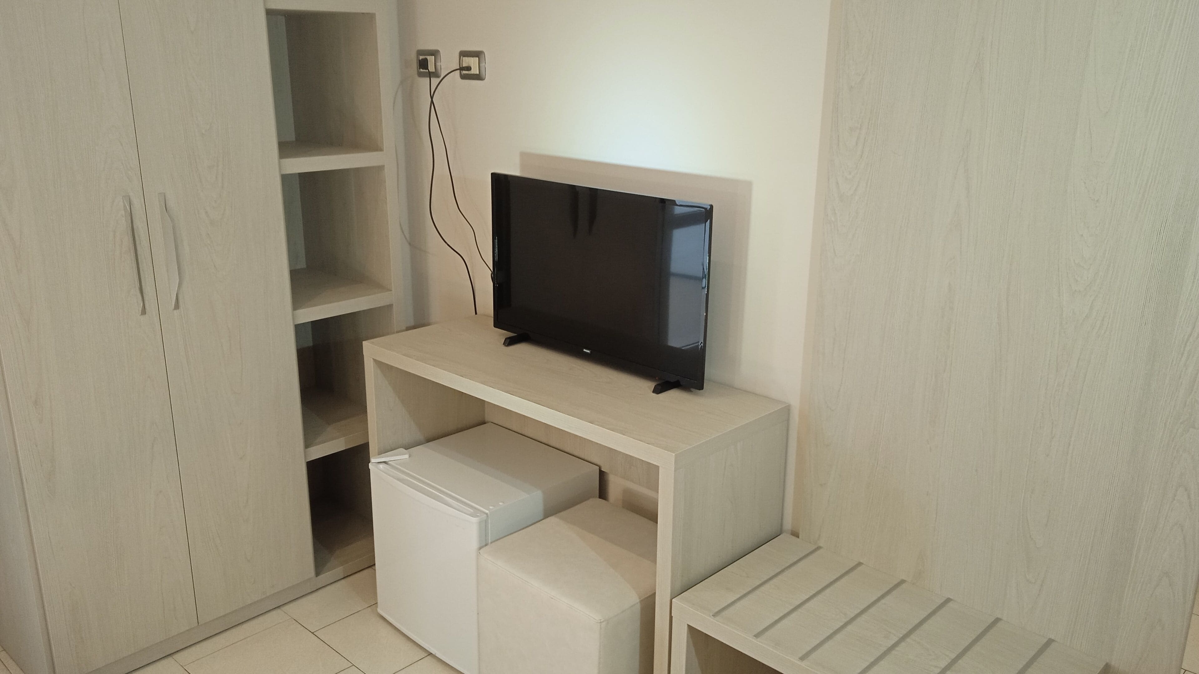 double room | 1 bedroom, in-room safe, desk, soundproofing