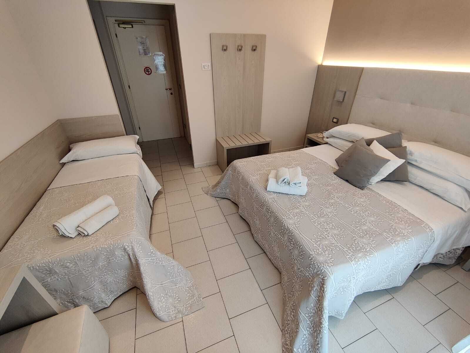 triple room | 1 bedroom, in-room safe, desk, soundproofing