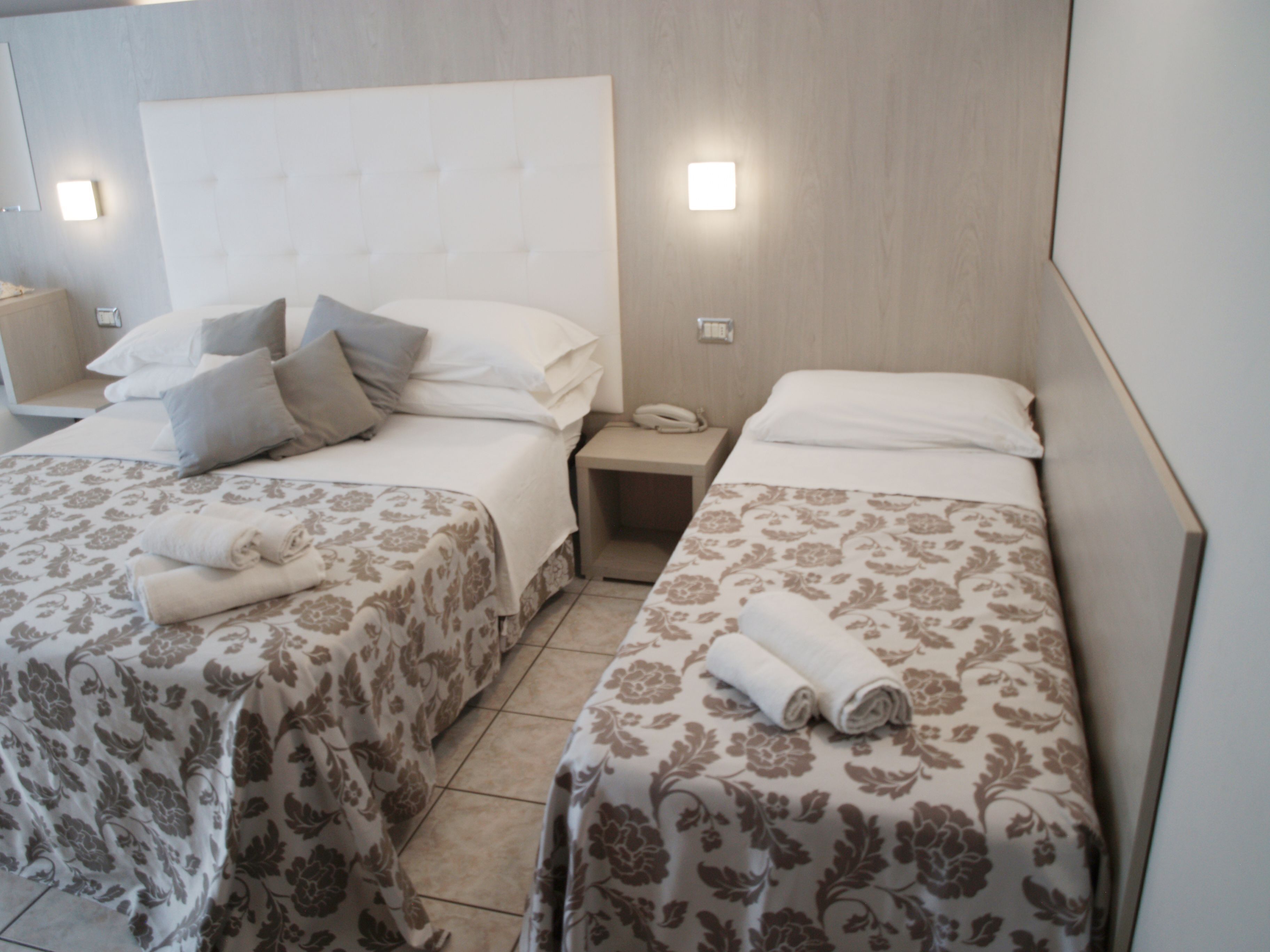 triple room | 1 bedroom, in-room safe, desk, soundproofing