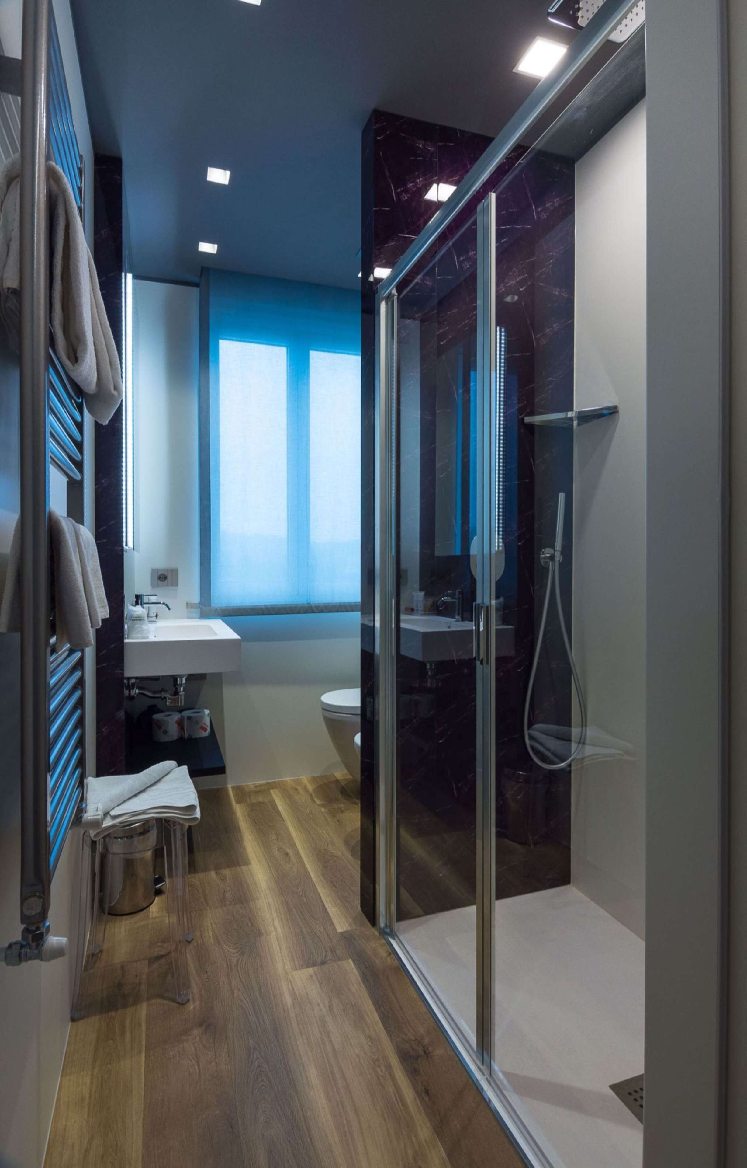 executive room, 1 queen bed, non smoking | bathroom | shower, free toiletries, hair dryer, bidet