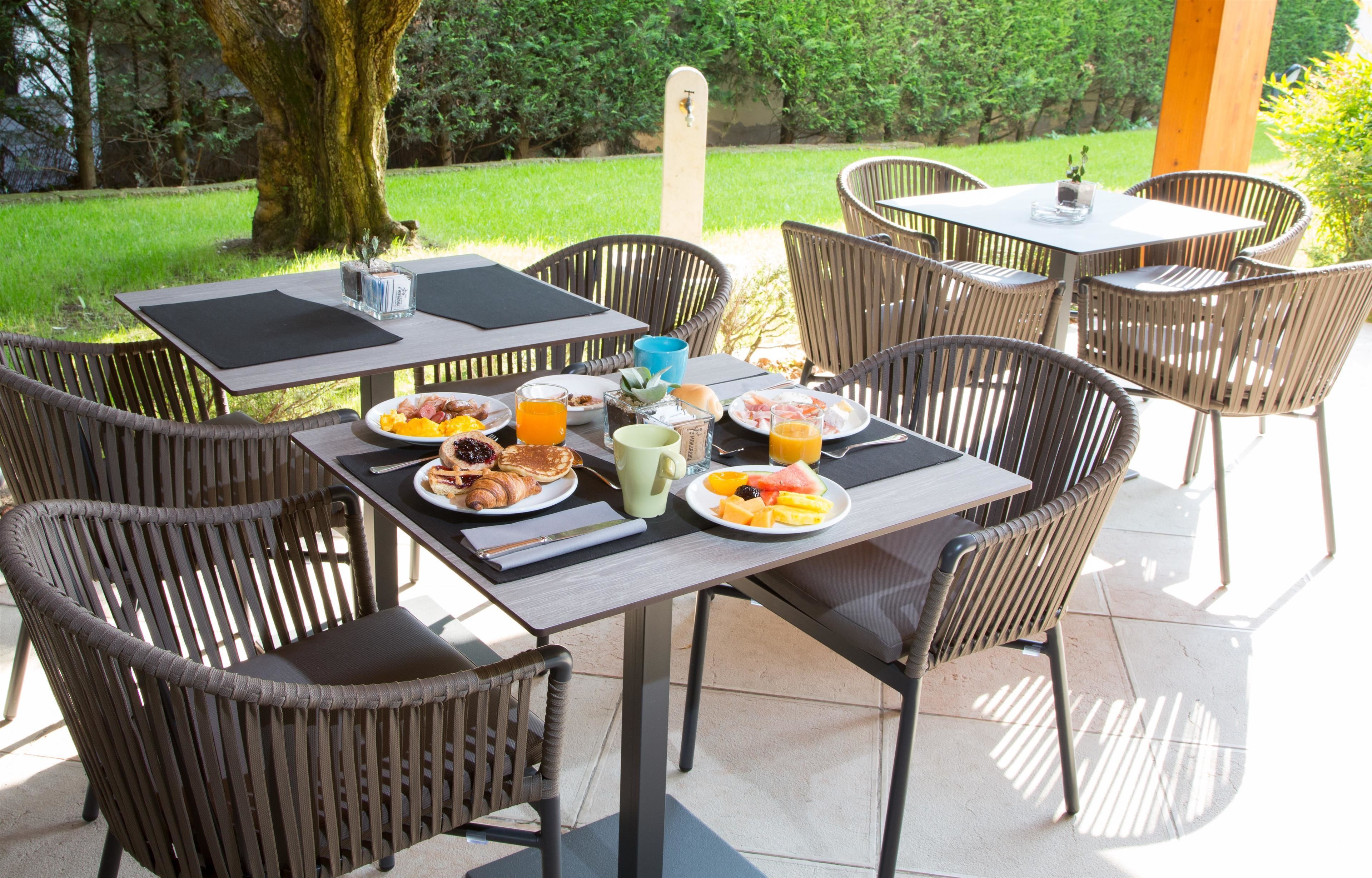 daily buffet breakfast (eur 9 per person)