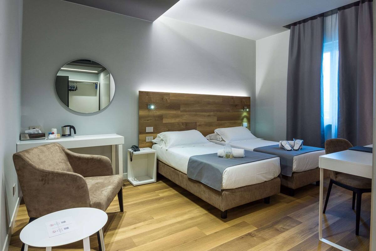 executive room, 1 queen bed, non smoking | frette italian sheets, premium bedding, down duvets, pillow-top beds