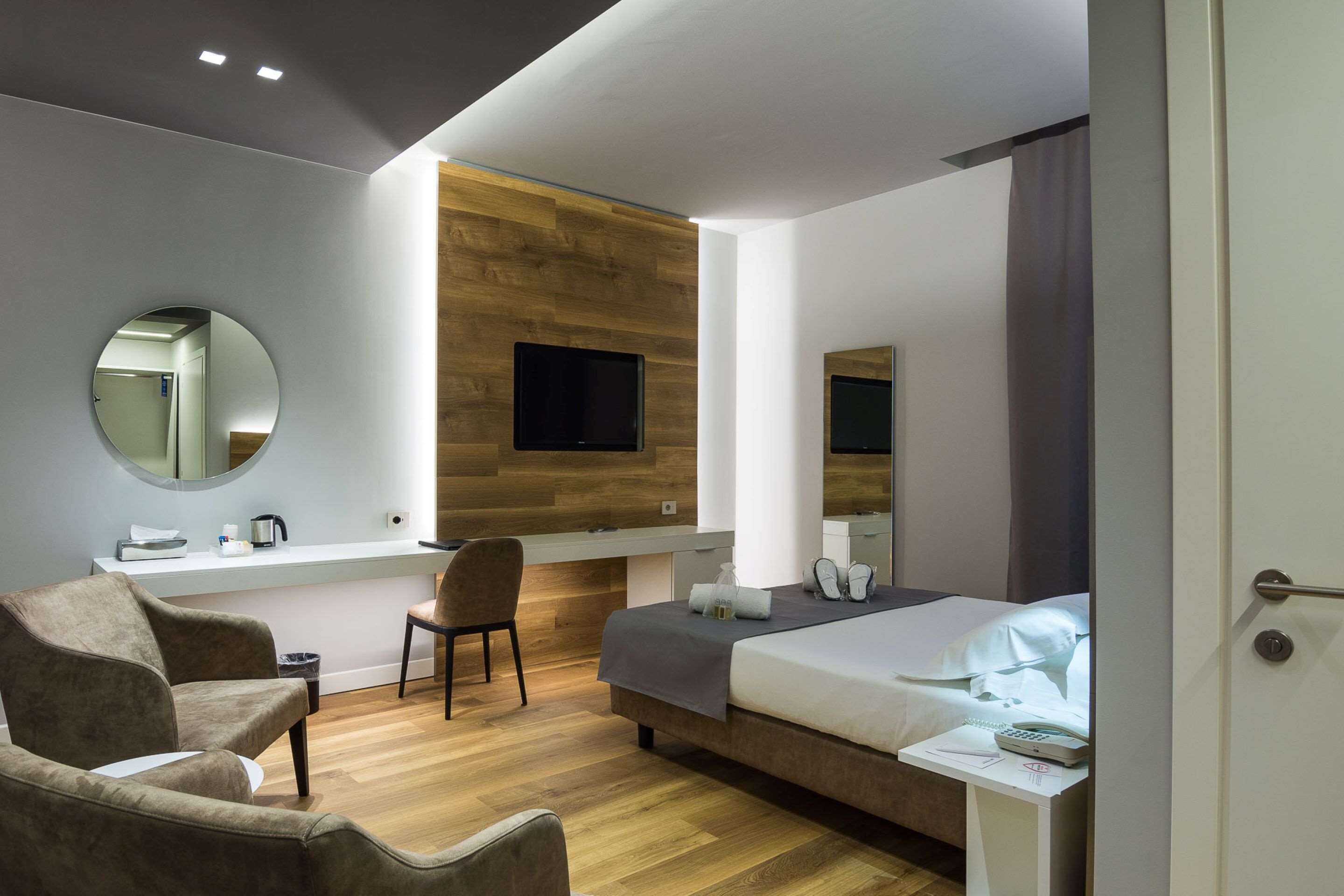 executive room, 1 queen bed, non smoking | frette italian sheets, premium bedding, down duvets, pillow-top beds