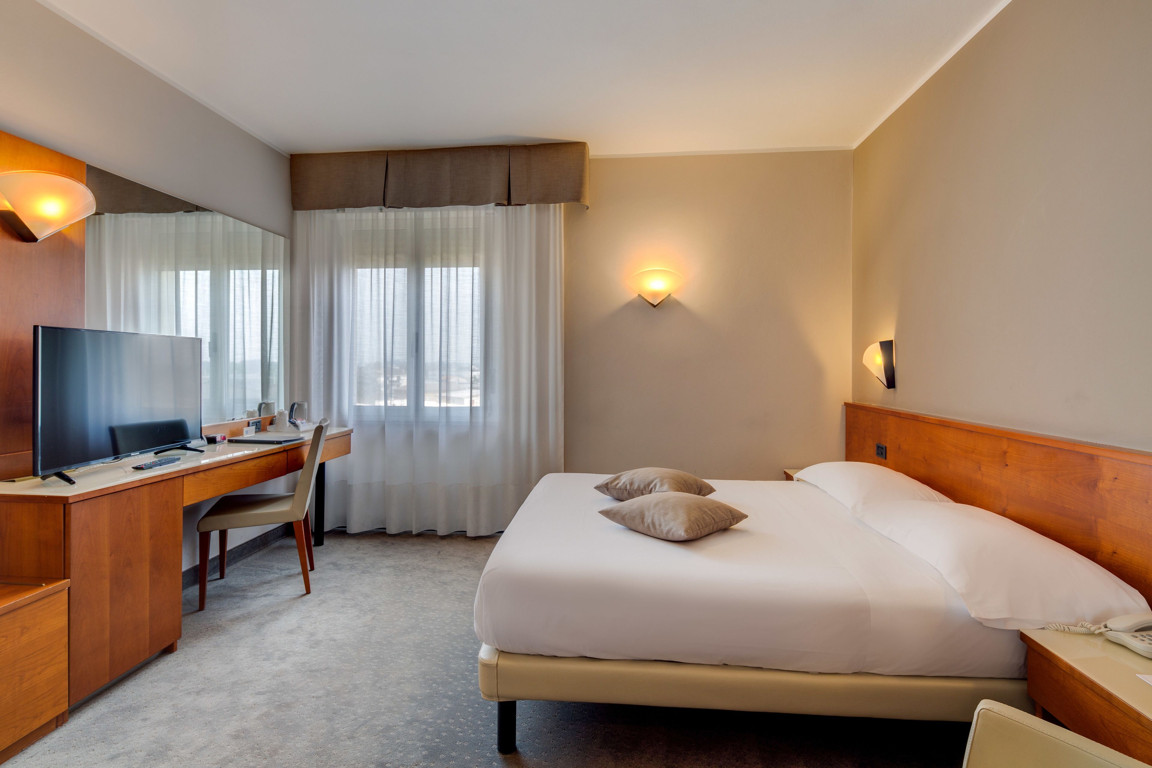 Classic-rum - 1 queensize-säng | Italienska Frette-lakan, sängtillbehör av högsta kvalitet och duntäcken