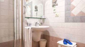 Camera Superior con letto matrimoniale o 2 letti singoli | Bagno | Doccia, set di cortesia firmato, asciugacapelli, bidet