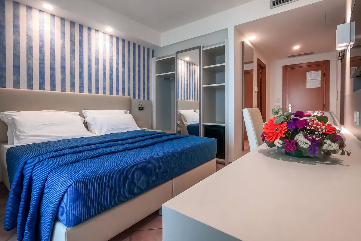 superior double or twin room | 1 bedroom, minibar, in-room safe, desk