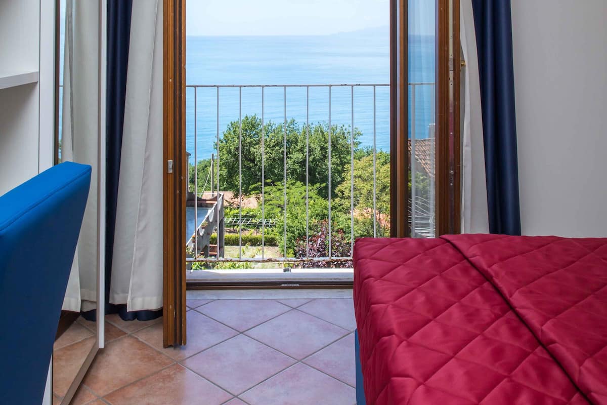 classic double or twin room, sea view | 1 bedroom, minibar, in-room safe, desk