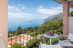 Minibar, in-room safe, desk, bed sheets - Hotel Martino (Maratea)