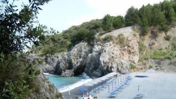 Private beach nearby, white sand, beach cabanas, sun loungers