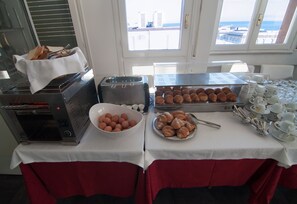 Daily local cuisine breakfast for a fee