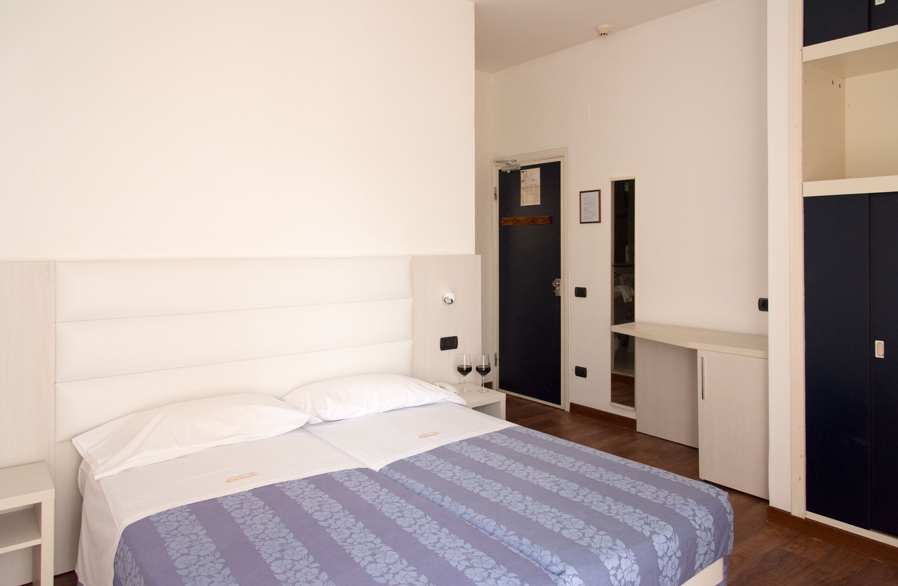 quadruple room | 1 bedroom, in-room safe, desk, free wifi