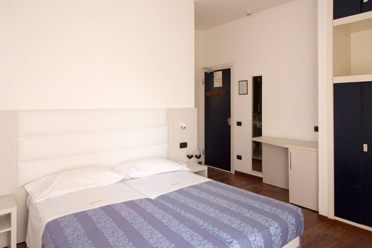 quadruple room | 1 bedroom, in-room safe, desk, free wifi