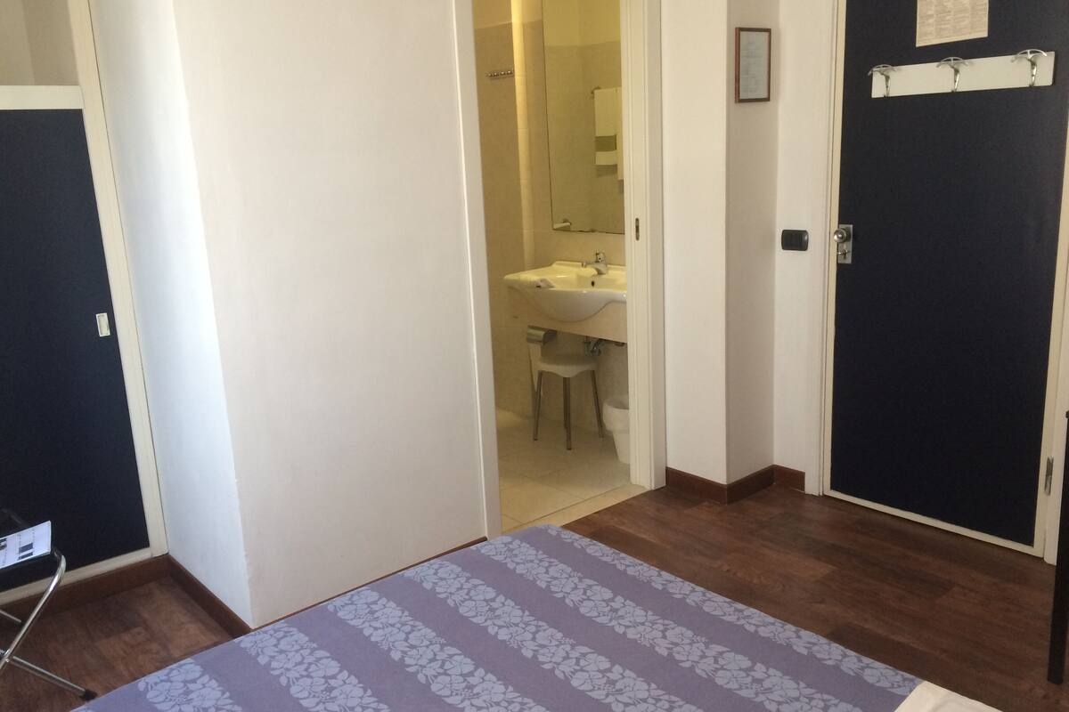 basic single room | 1 bedroom, in-room safe, desk, free wifi